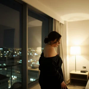 Elegance against the backdrop of the city at night od Mia_R0ss  snímek