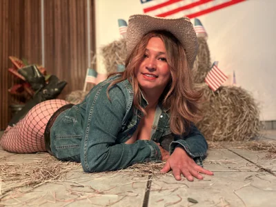Sexy_Valeshca 🤠🇺🇸 My 4th of July cowgirl session awaits you! Billede 2