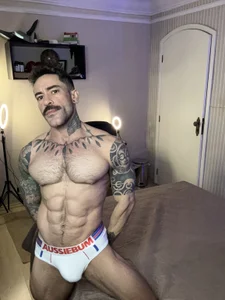 Public de kaimeloni  3 photos