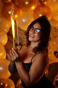 Mia_milf_x Happy Birthday to me Pic 2