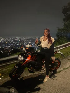 Student_of_Bdsm your biker girl Foto