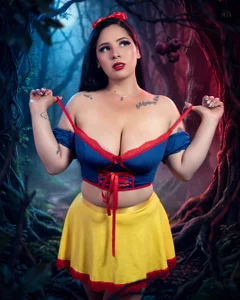SharlotJones Hot snow white Pic 4
