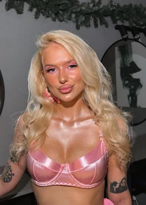 essyle Hot Makeup Pic