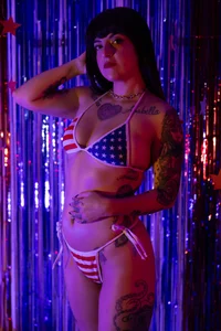 Liz_grey_ ❤️🤍💙 Happy 4th of July!🎇 Pic 3