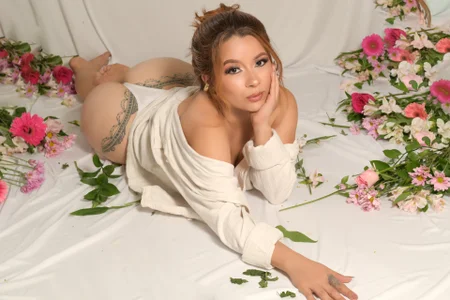 LiaCathaleya Sensual spring Pic 4