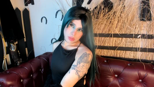 Lexxxxx_ IN THE STABLE BEING SEXY Foto 2