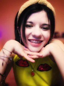 A BRIGHT SMILE WILL BRIGHTEN UP YOUR DAY 😊🤭💛 de Katya_Zaitseva  7 Imagens