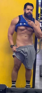 Justin_kingX7 glances in the gym Pic
