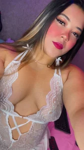 VanessaKalo In Love With You 💖  3টি ছবি