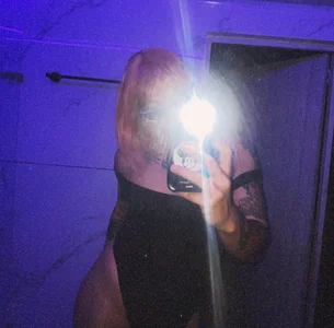 REBECA_VALENTINE Funny mirror Gambar