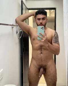 adamhairyのbathroomの枚の写真