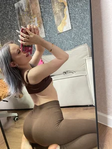 Tessa_Ashe ass in brown leggins Pic