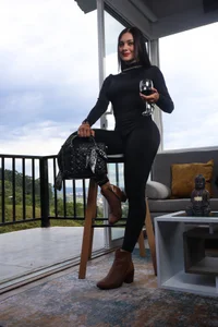 charlottewhitte Elegant Pic 3