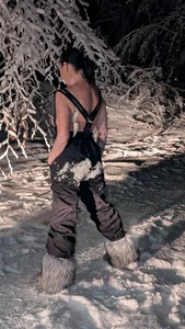 Rayanablackandwhite: At snow ( 4 фото)