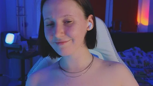 mon_lola kullanıcısının How do you like my necklace? I like the sperm necklace better, though... albümü -  3 fotoğraf