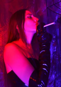 AyshaScott I love smoking in your face 🥵 Immagine 