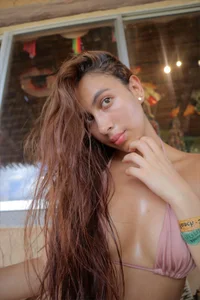 paauly Sweaty body, messy hair and beach skin Pic 4