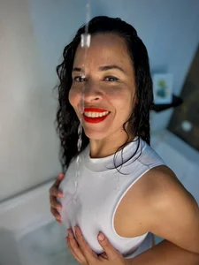 Lizeth_Belsのlate in the tubの 4枚の写真