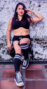 kimCosseyy: sunbathing. and my neighbors are snooping around ( 4 фото)