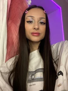 Holypinkie Public  3টি ছবি