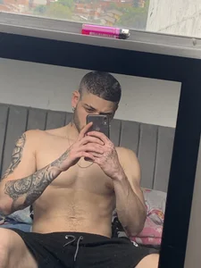 _jamesleandros1 Public টি ছবি