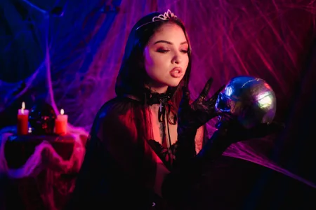 hannah_miltonn Night Breath Pic 2