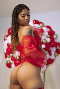 AnneteLynch “In difficult times it is worth valuing those who offer you their love and sincere friendship 🌸🌸❤️ Bilde 2