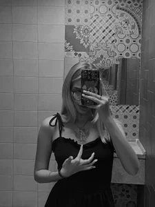 AmyLowe04 black + white Pic 3