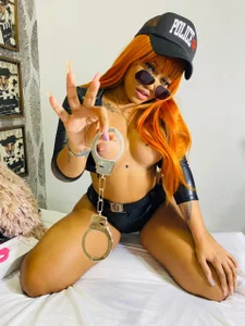 riri_brunnete Police woman Pic 5