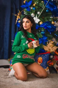 Holly_Brensonexx_ A very sexy and evil Grinch this Christmas 🎄📸🎆 Foto 4