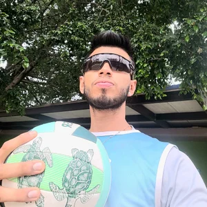 Colby_brown03 Public Foto 3