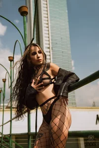 NicoleBlum Life is a blank canvas, you decide the color✨ Immagine  7