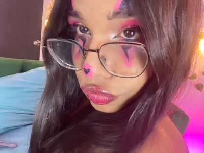 YOUR CLOWN 🔥 de kendalrose_cr  2 Imagens