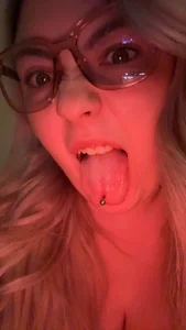 OliviaWonder Public Pic 7