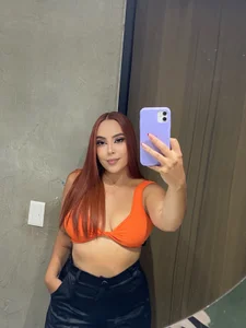 Victoria-Luxx Public Pic 2