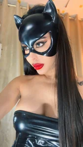 Hot-Aryana: Public ( 2 фото)