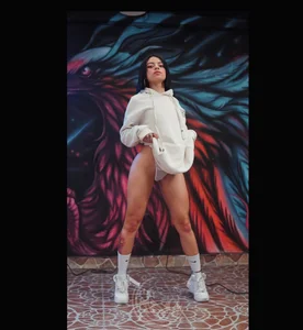 leslie_thompson Public Pic 4