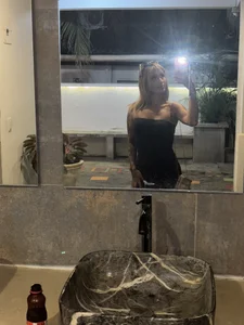 Ashleyroys_111の💘の 3枚の写真