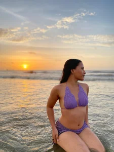 emily_yeon ☀️⛱️  2টি ছবি