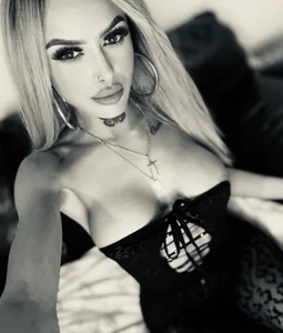 TheFoxyCouple69 Public Pic 9