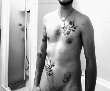 MickNanaa Public Pic 4