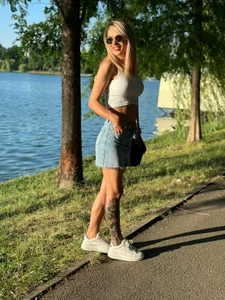 TiffanyMaze relaxing weekend Immagine  5