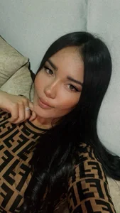 ValentinaRojass_ 🌸 "Soy tímida, sí… pero eso no significa que no tenga una voz. Immagine 