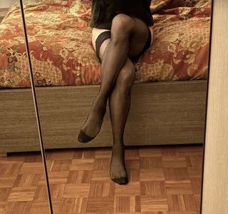 Femboymaty Feet and legs Gambar 4