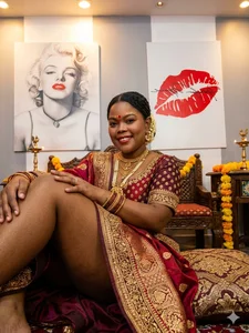 💛🧡 de kavya_suri_  3 Imagens