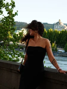 whoisBella Public Pic 2