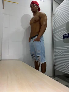 Blake_Culhane I hot Gambar 4