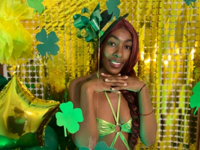 caryn_johnson Saint Patrick's Day 💚 টি ছবি