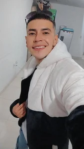 Alexx_bigcockkのPublicの 5枚の写真