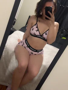 Celaena Celaena 👑 รูป  2